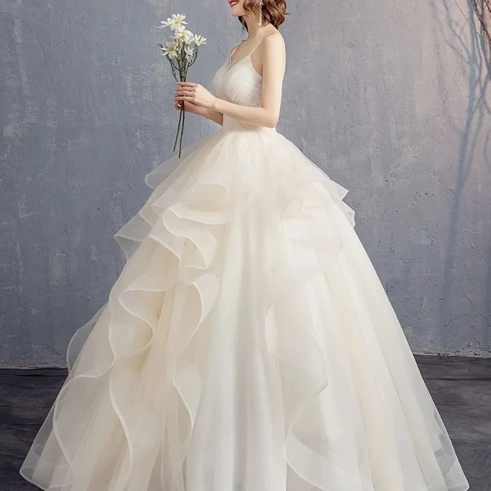 Main wedding dress women's 2023 new bride wedding tube top sling V-neck tutu skirt slim and long trailing